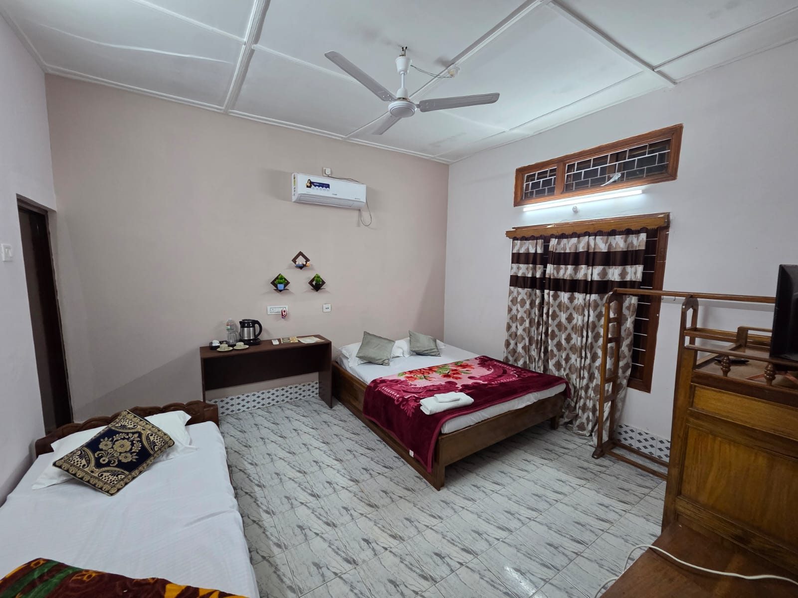 Deluxe Room at Green Reed Resort by Meenakshi